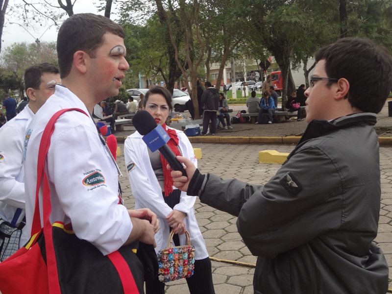 E no meio de uma visita... entrevista repentina pr� TV Campus